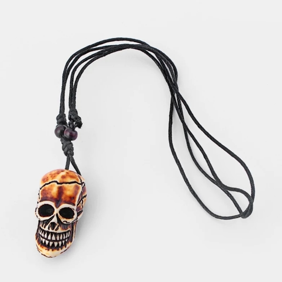 Women's NWT Carved Skull Adjustable Necklace - Picture 2 of 8